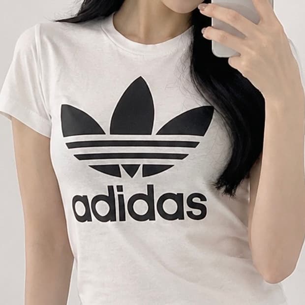 아디다스 빅로고 반팔티 화이트 슬림핏
