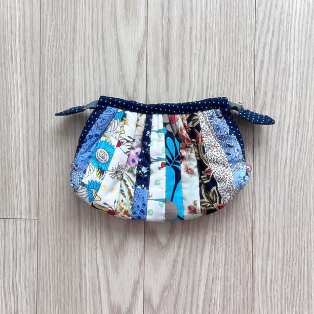 블루 패치워크 도트 파우치