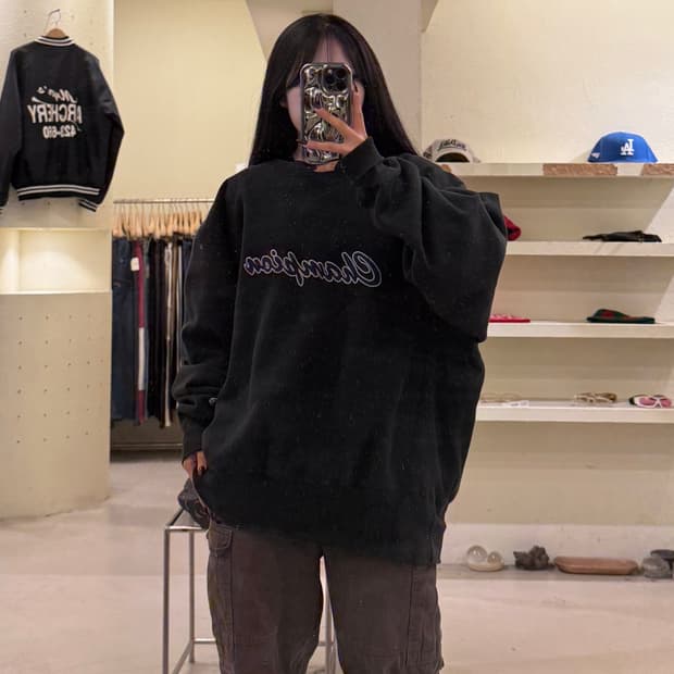 챔피온 리버스위브 스크립트 로고 맨투맨 U1675