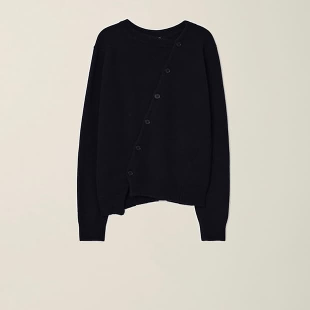 XL) 누마레 EE 사선 버튼 가디건 블랙