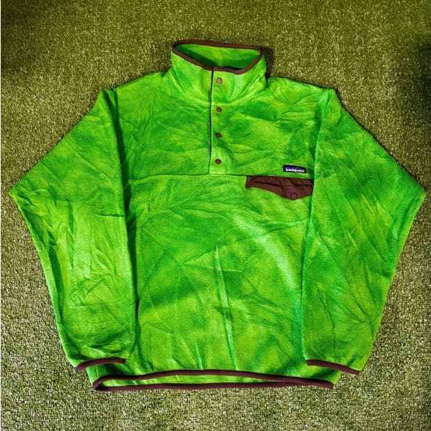 파타고니아 신칠라 스냅-T 라임그린/브라운