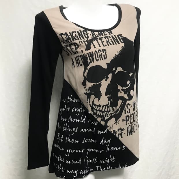 빈티지 펑크 해골 레터링 배색 롱슬리브 탑