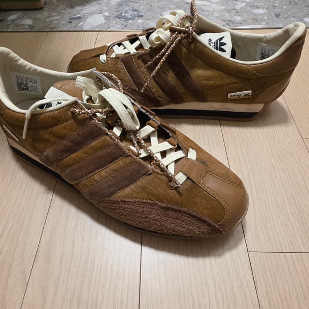 새상품상태 아디다스 송포더뮤트 컨트리 스트라타 270사이즈