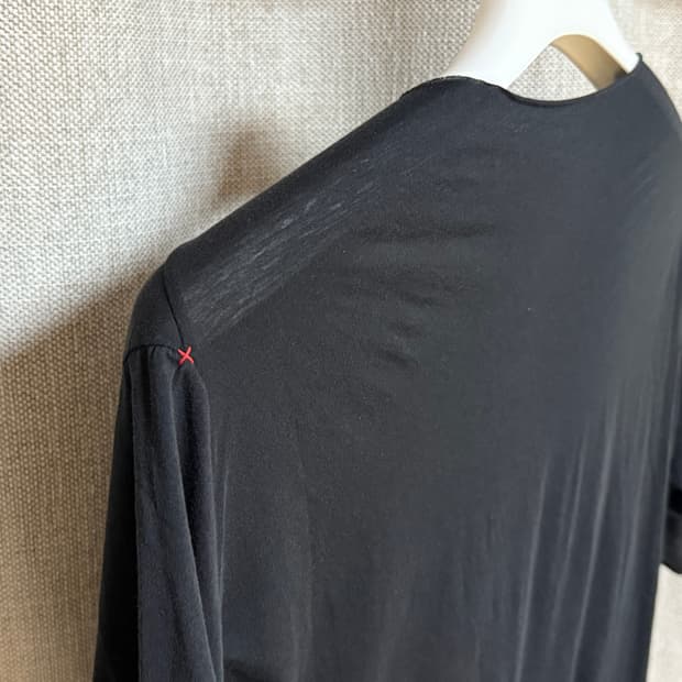 [52] ma+ 엠에이크로스 스퀘어 넥 티셔츠 블랙