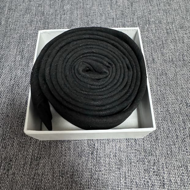 해칭룸 타이 스트라이프 블랙