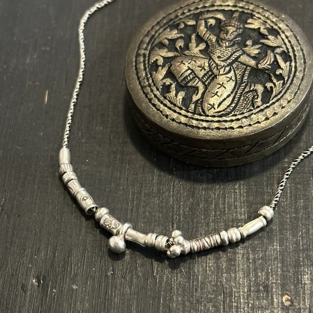 Musta karensilver mix necklace