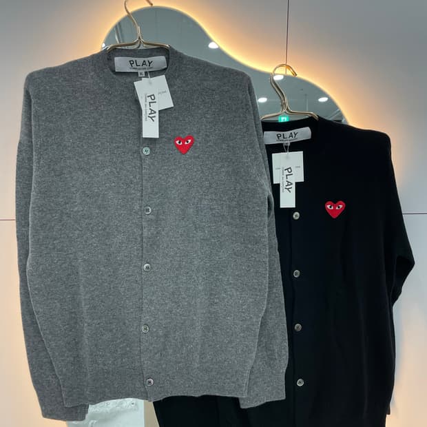 [새상품] 꼼데 레드와펜 라운드넥 가디건