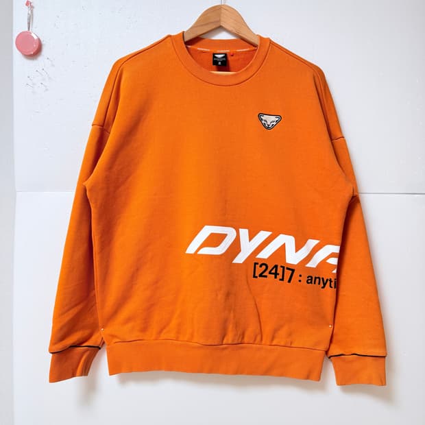 다이나핏 빅로고 맨투맨 오렌지 포인트 컬러 95