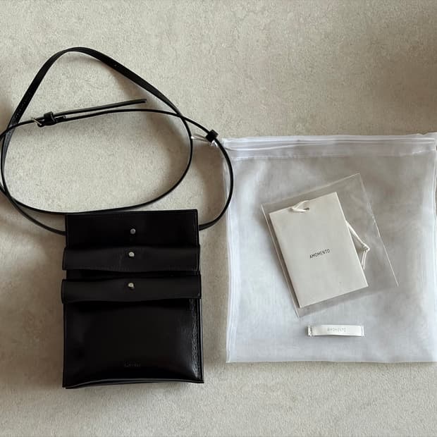 아모멘토 25FW trio pocket bag 블랙