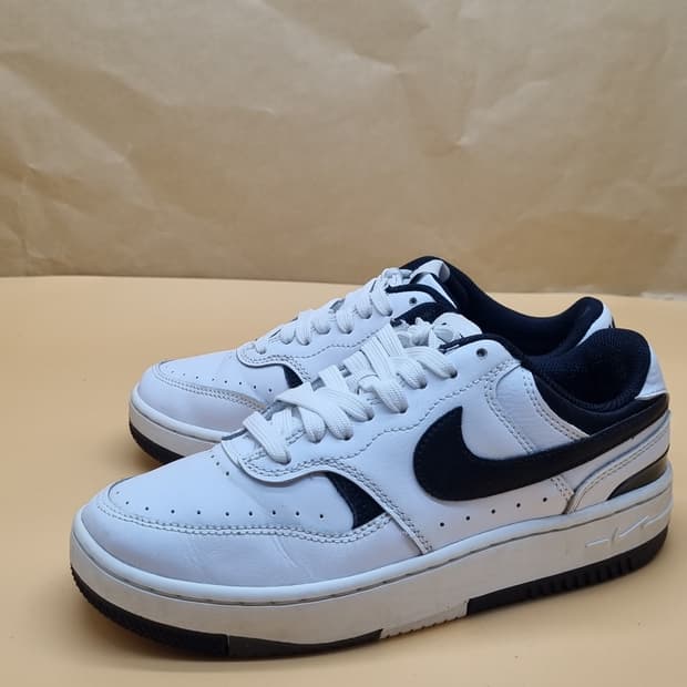 나이키 감마포스 흰검 여성운동화230 