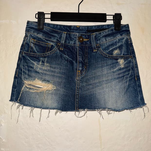 “AZUL” Y2k Distressed Denim skirt