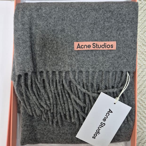 아크네 스튜디오 머플러(새상품)