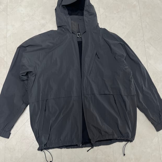 아웃스탠딩 쉘 후드 바람막이 자켓 차콜