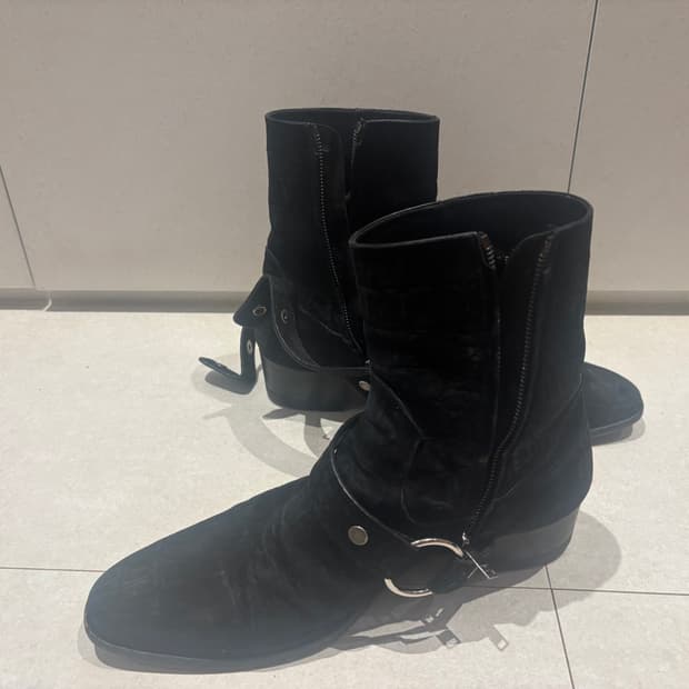 생로랑 크로커다일 와이어트 하네스부츠