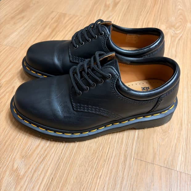 닥터마틴 8053 블랙 나파 230 사이즈