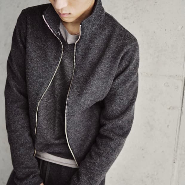 모노프리베 textured high neck zip charcoal 3