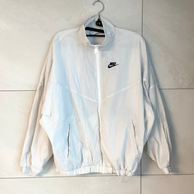 나이키 에센셜 바람막이 화이트 [S]