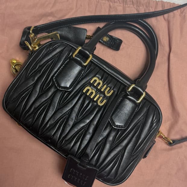 미우미우 마테라쎼 탑 핸들백