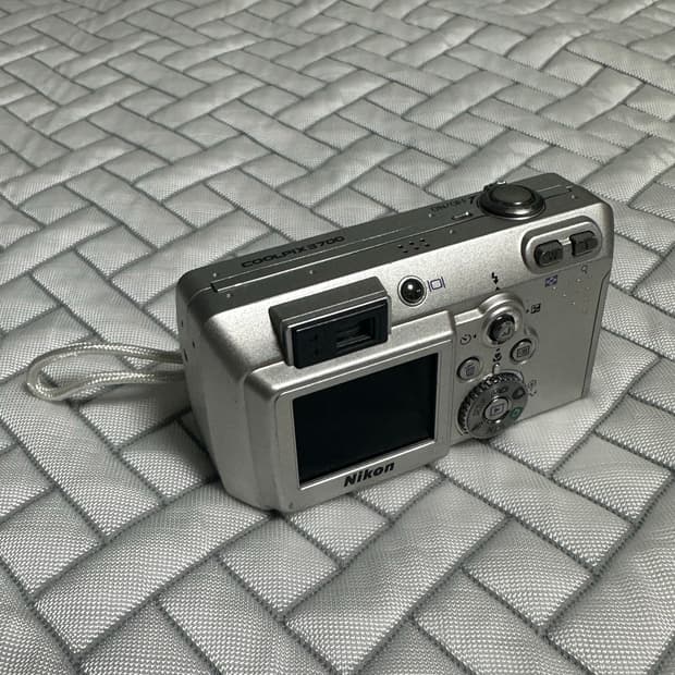 니콘 쿨픽스 3700