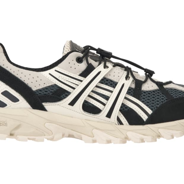 아식스 언리미티드 젤 소노마 15-50 캐리어 그레이 화이트 알리섬