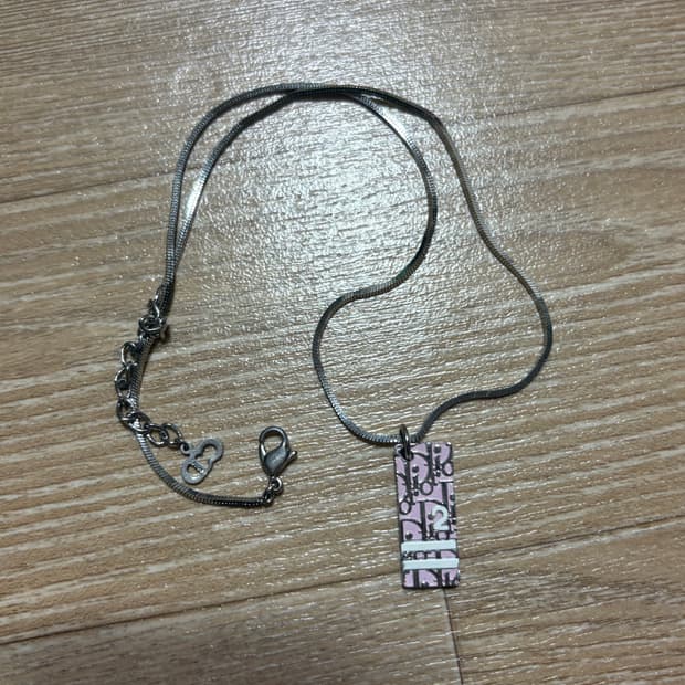디올 트로터 목걸이 핑크