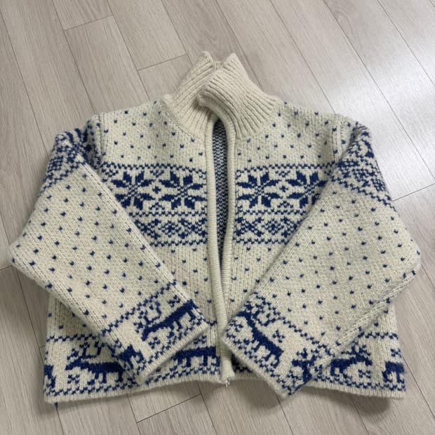 아이보리 노르딕 패턴 니트 크롭 집업