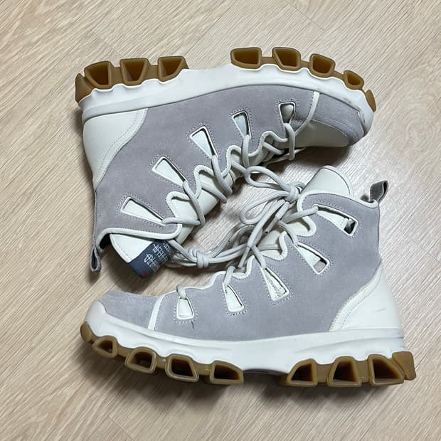 버나드윌헴 x 캠퍼 everest 풀박스 41