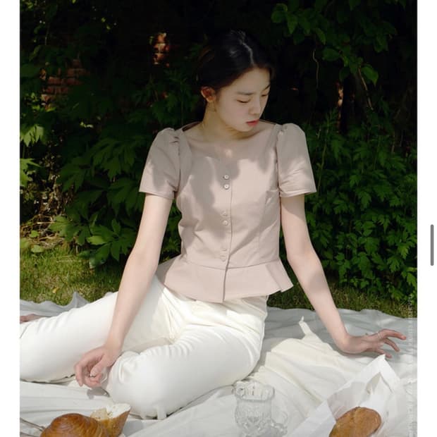 플로움 Summer Rosy 블라우스 베이지