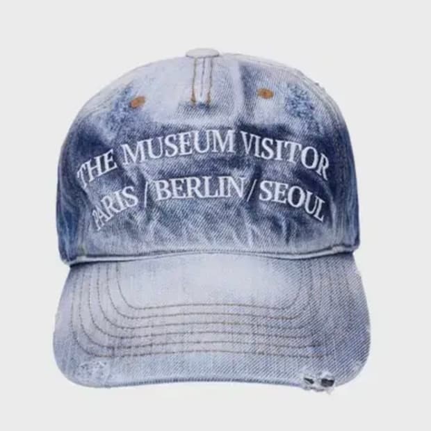 더 뮤지엄 비지터 WASHED DENIM BALLCAP