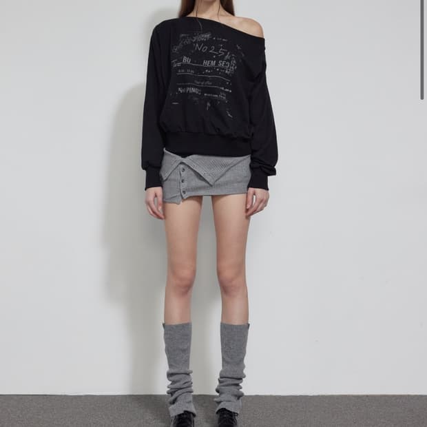 보헤미안 TIME LOG SWEATSHIRT, BLACK 오픈숄더맨투맨