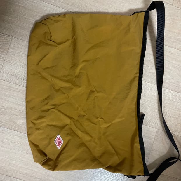 단톤 숄더백