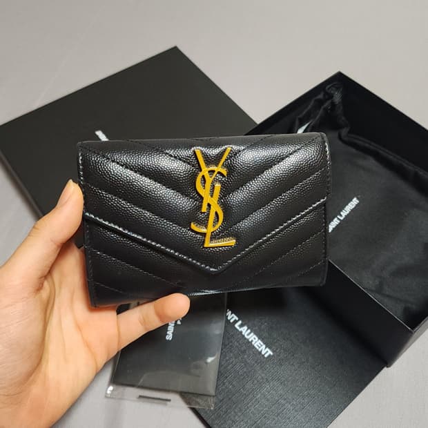 생로랑 카산드라 마틀라세 카드지갑 블랙 금장