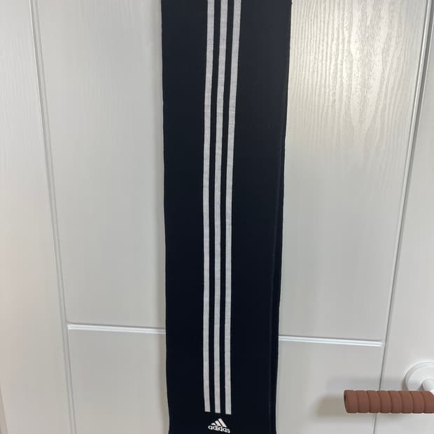 아디다스 목도리, 머플러