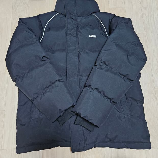 FCMM 숏패딩 판매합니다.