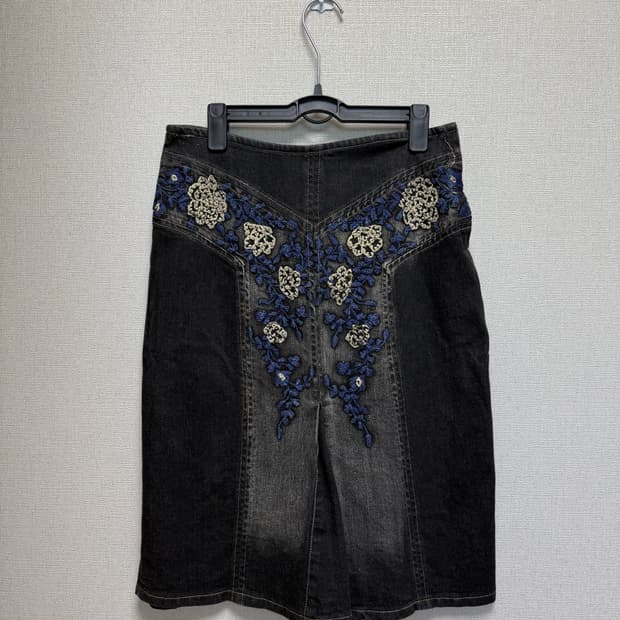 새상품 / 자수 데님 스커트