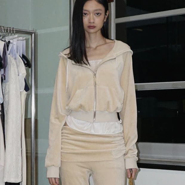 (새상품)스컬프터 벨루어 후드집업 - 버터