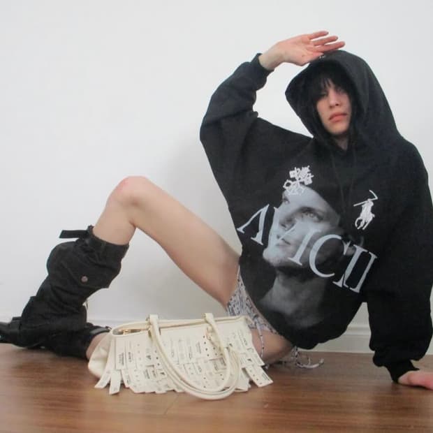 Praying 아비치 풀오버 후디 블랙