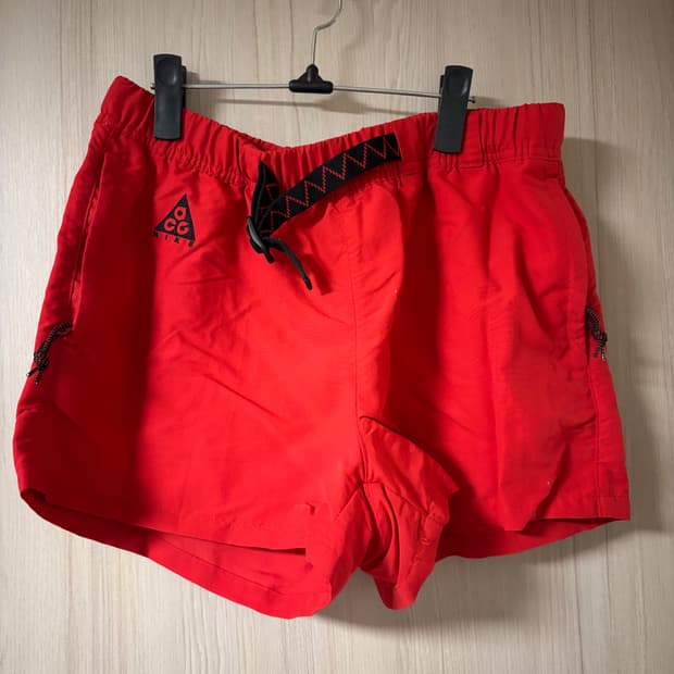 nike acg 우먼즈 쇼츠 L사이즈