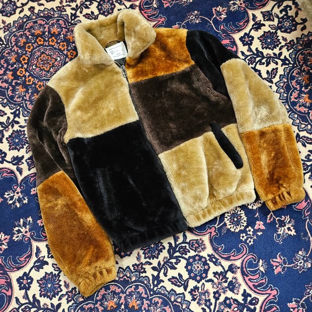 어반아웃피터스 Faux Fur UO 패치 워크 집업 자켓 