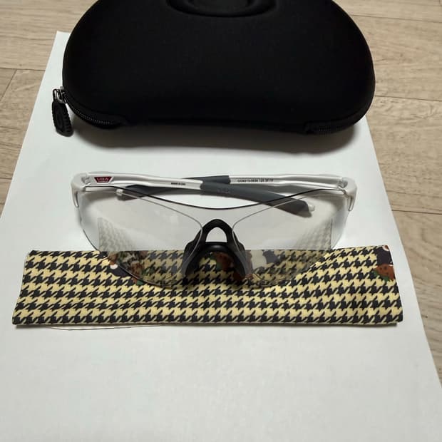 오클리 EV제로 패스 매트 화이트 프레임 클리어 투 블랙 이리듐 포토크로