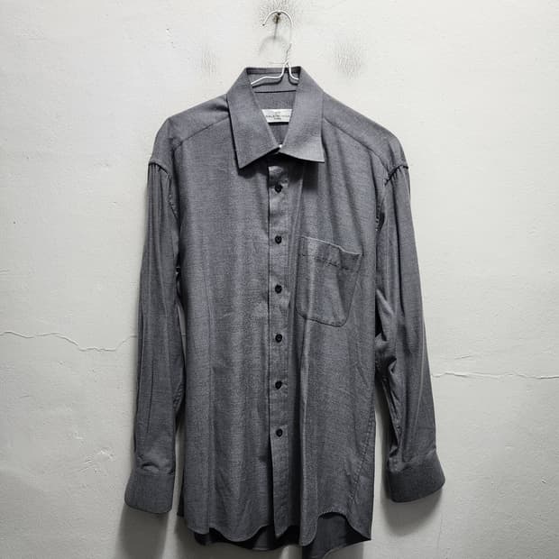 발렌시아가 BB로고 솔리드셔츠 