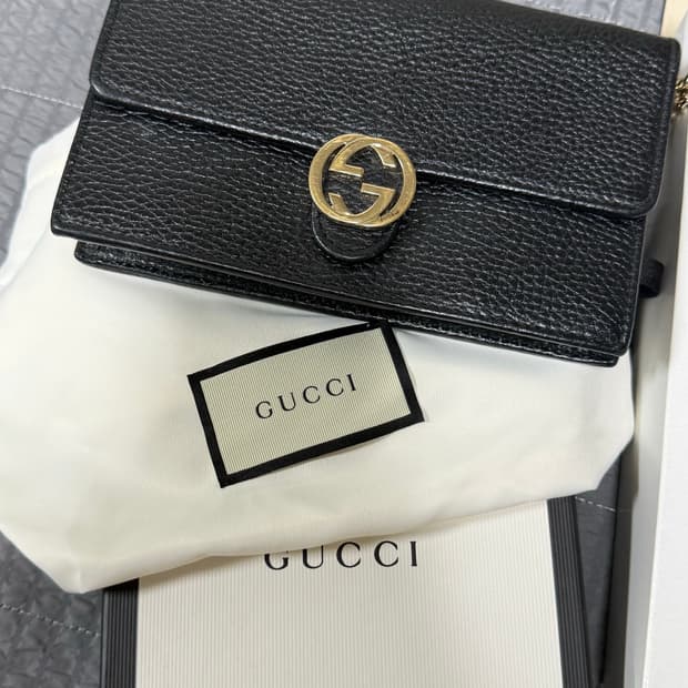 구찌 GG 인터로킹 체인 월렛백