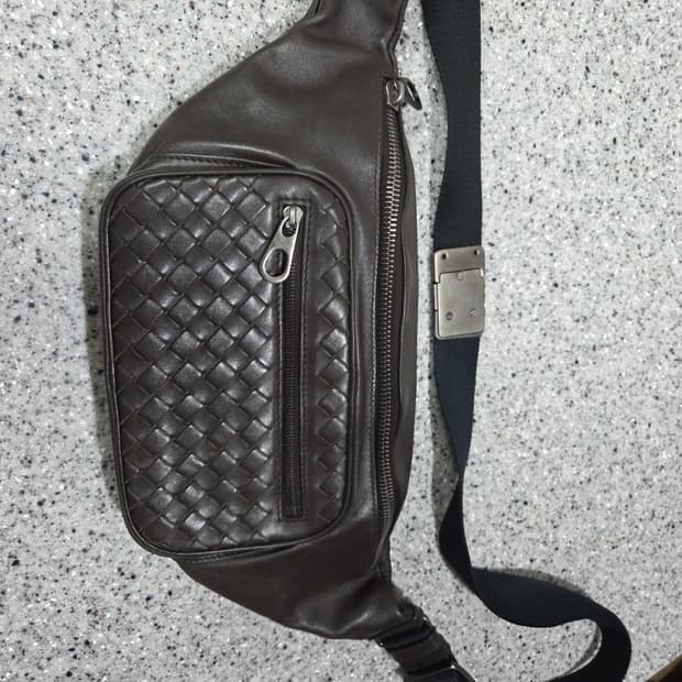 정품 보테가 베네타 가죽 힙색
