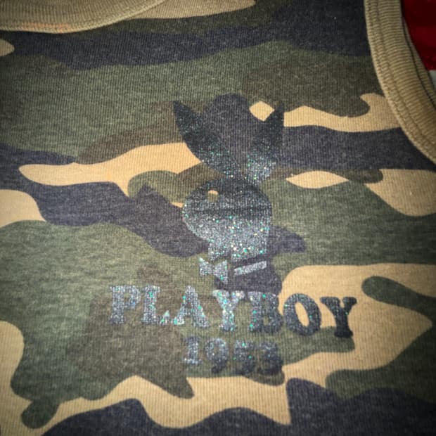 Playboy 밀리터리 카모 나시