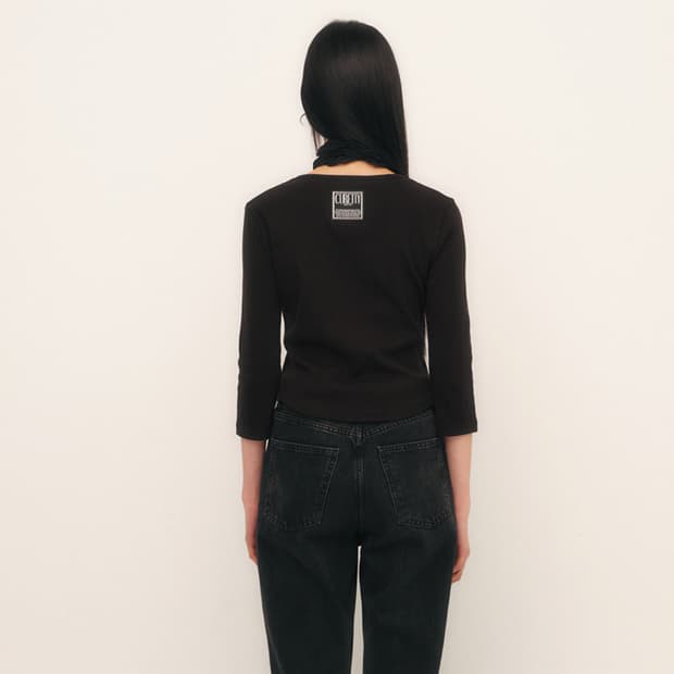 C 90S LINE V-NECK T-SHIRT_BLACK