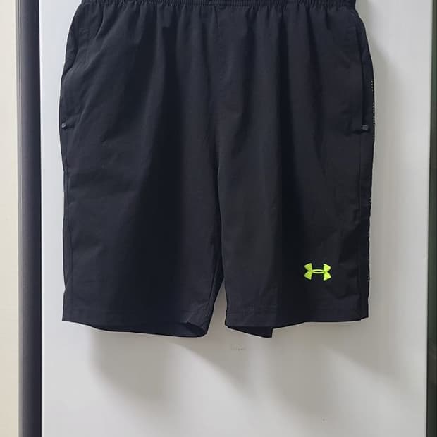 언더아머 반바지 LG 검정색