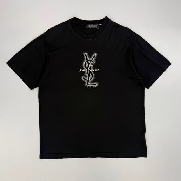 입생로랑 90‘s 루즈핏 빅로고 블랙 하프티셔츠 Price : 110,