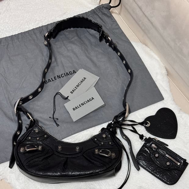 발렌시아가 르 카골 XS 블랙