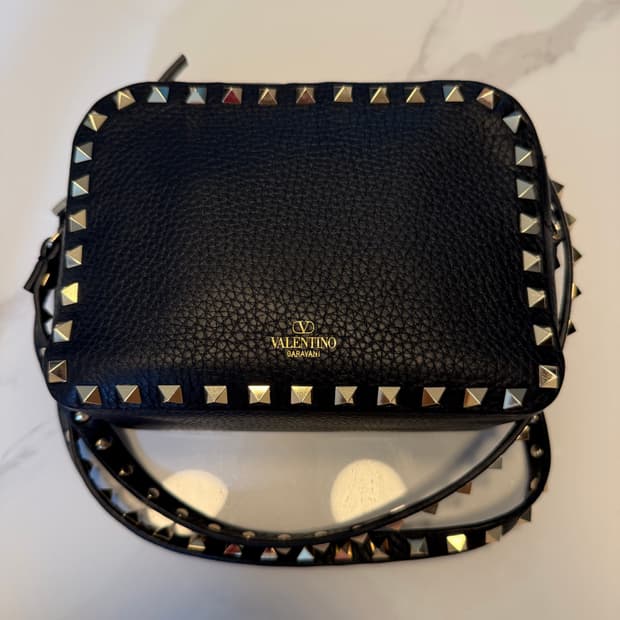 (새상품)발렌티노 락스터드 크로스바디백