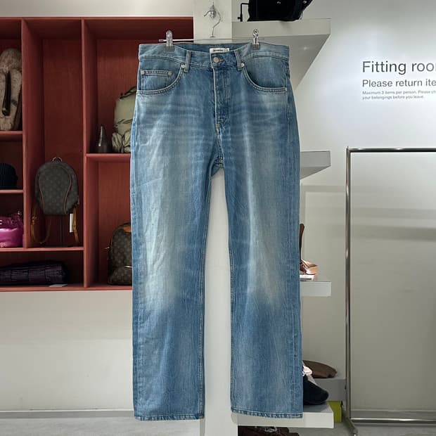 산드로 라이트 블루 버튼 락 스트레이트 핏 데님 팬츠